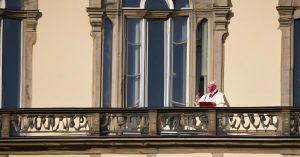 Okno papieskie Kraków: Odkryj historię