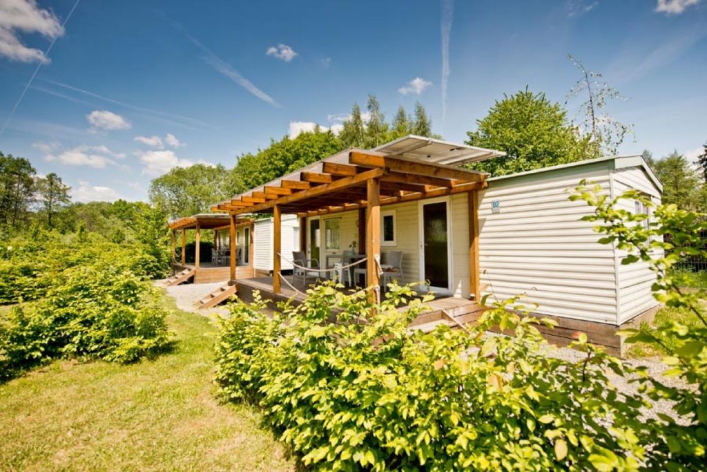 Pola namiotowe i nowoczesny kemping - dlaczego pole campingowe w Molo Resort to hit sezonu 2026?