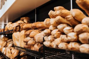 Pieczywo dla gastronomii w Krakowie – sprawdzony partner dla restauracji, kawiarni i cateringu