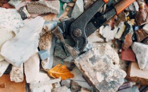 Kontener na gruz czy worki big-bag – które rozwiązanie wybrać?